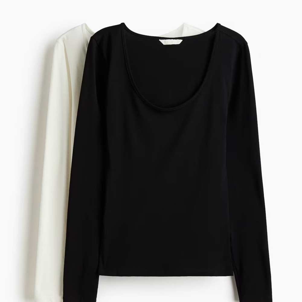 Black and White Women’s Scoop Neck Long Sleeve